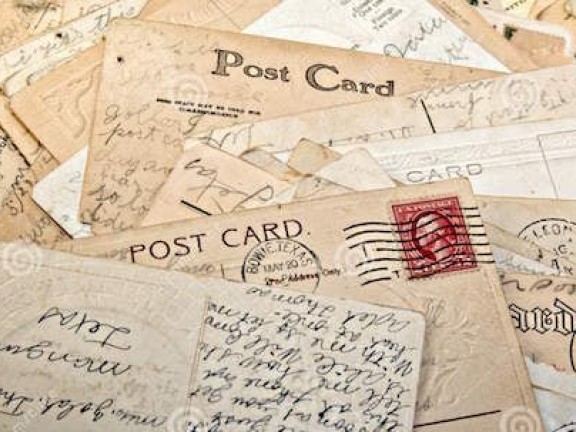 Pile-postcards-7784584