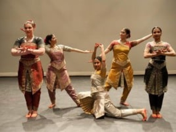 Usiloquy-dance-designs-2013-facebook-300x199-1